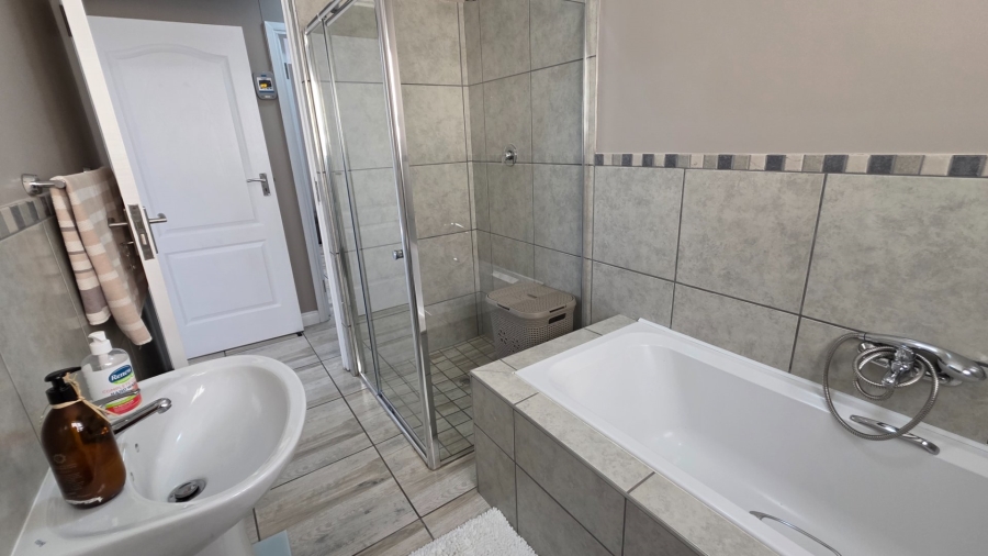 2 Bedroom Property for Sale in Seemeeu Park Western Cape